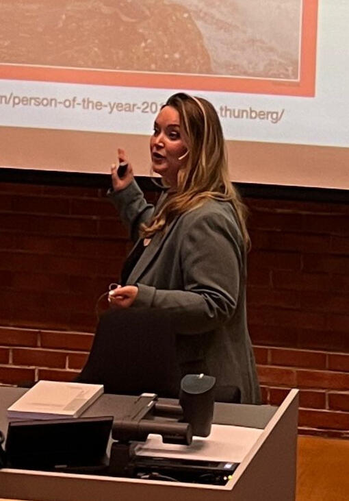 Andrea Vik Lecturing